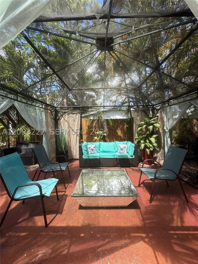 Foto del edificio - 713 SW 13th St