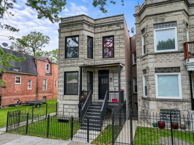 Foto del edificio - 614 N Troy St