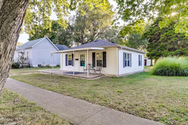 Foto del edificio - 1115 N Illinois Ave