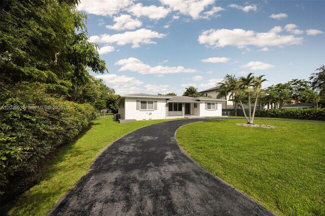Building Photo - 7840 SW 71st Ave