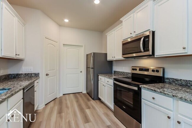 Building Photo - 10417 Sweetwater Creek Dr