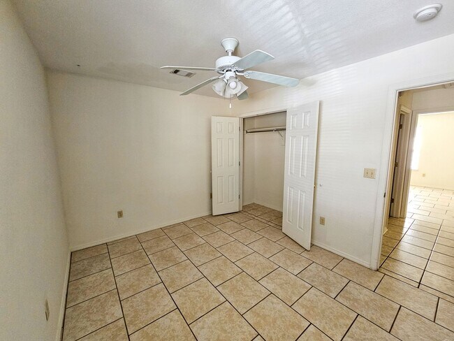 Building Photo - Cozy 2 Bed 2 Bath Duplex!