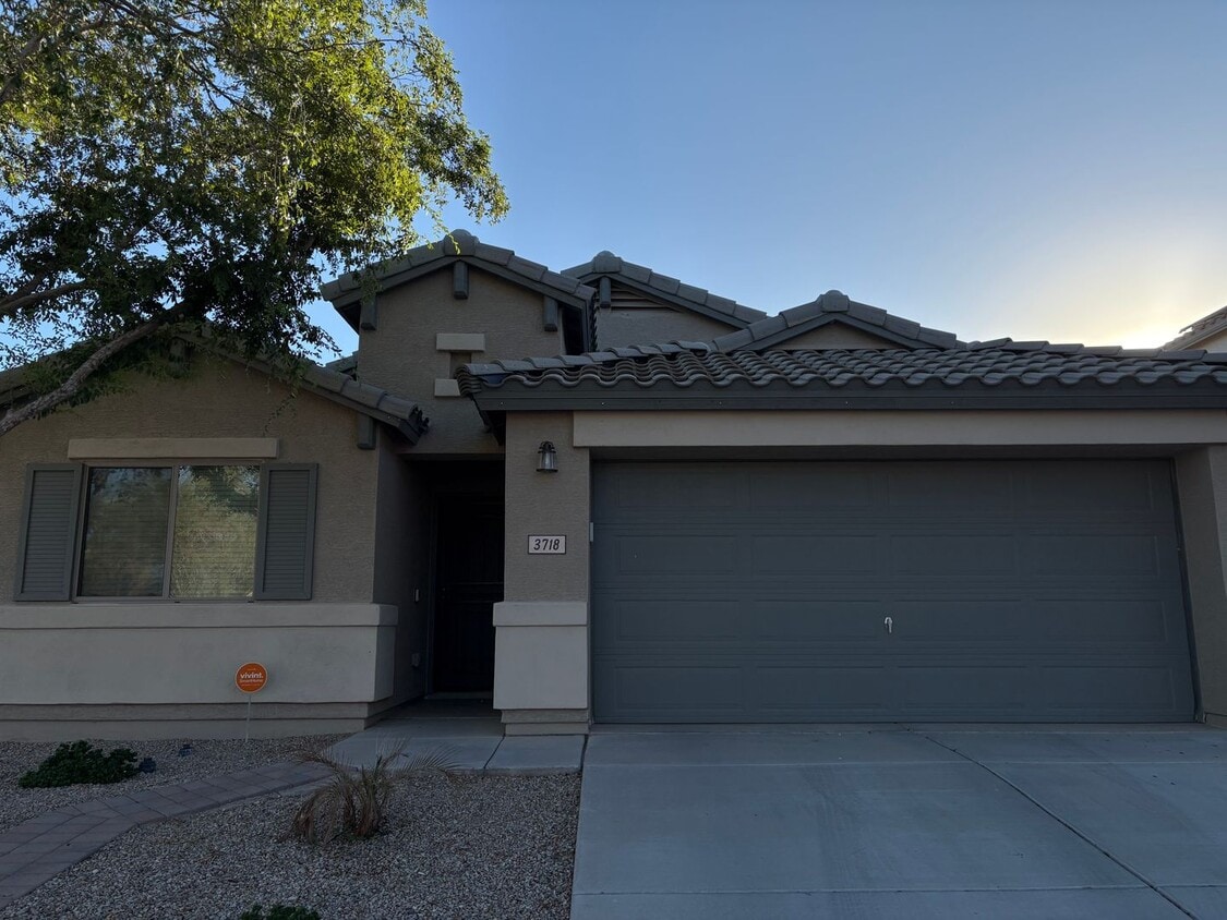 Primary Photo - Beautiful 4-bed SFH in Tolleson