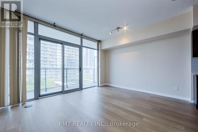 Building Photo - 105 The Queensway