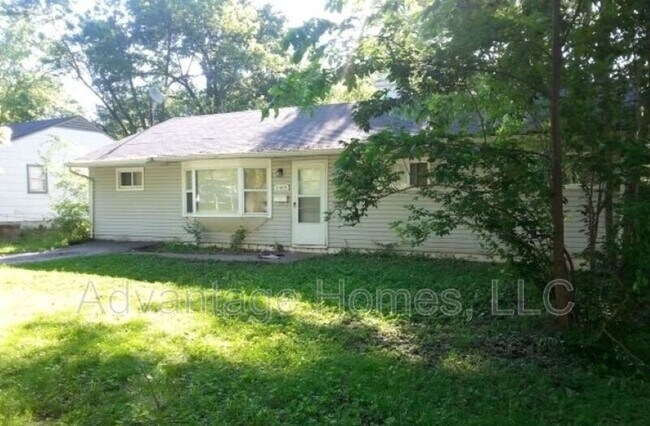 Building Photo - 11405 Crystal Ave