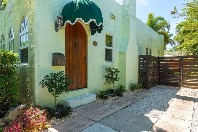 Foto del edificio - 822 Flamingo Dr