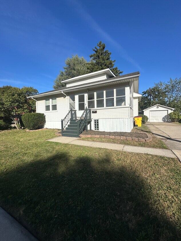 Foto principal - 22822 Hayes Ave