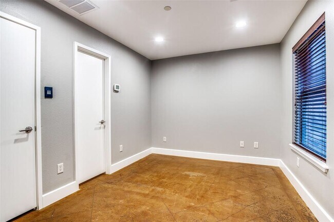 Building Photo - 2411 N Hall St