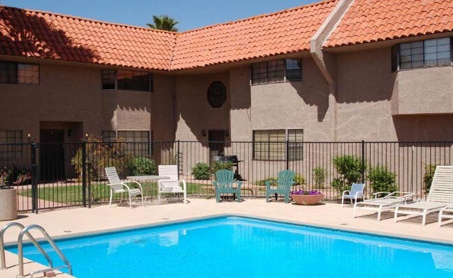 Foto del edificio - Regal Manor Townhomes