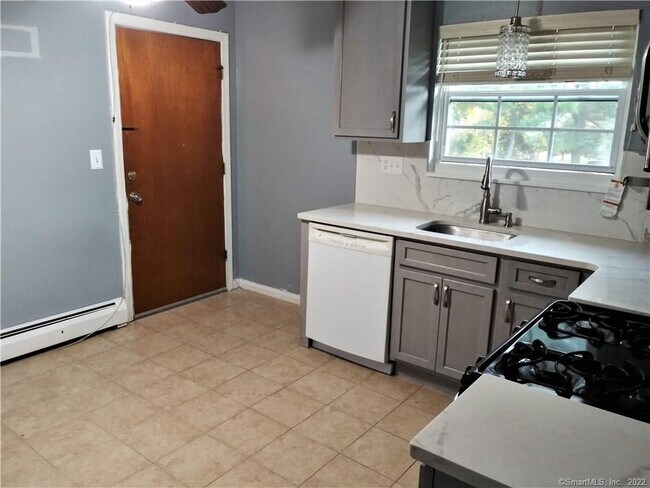 Foto del edificio - 1079 Blue Hills Ave