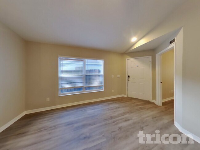 Building Photo - 14930 Deer Meadow Dr