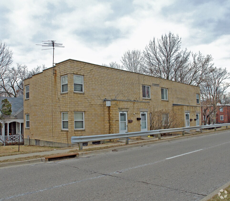 Building Photo - 2402-2408 S Dixie Hwy