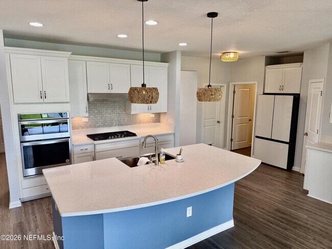 Building Photo - 95208 Snapdragon Dr