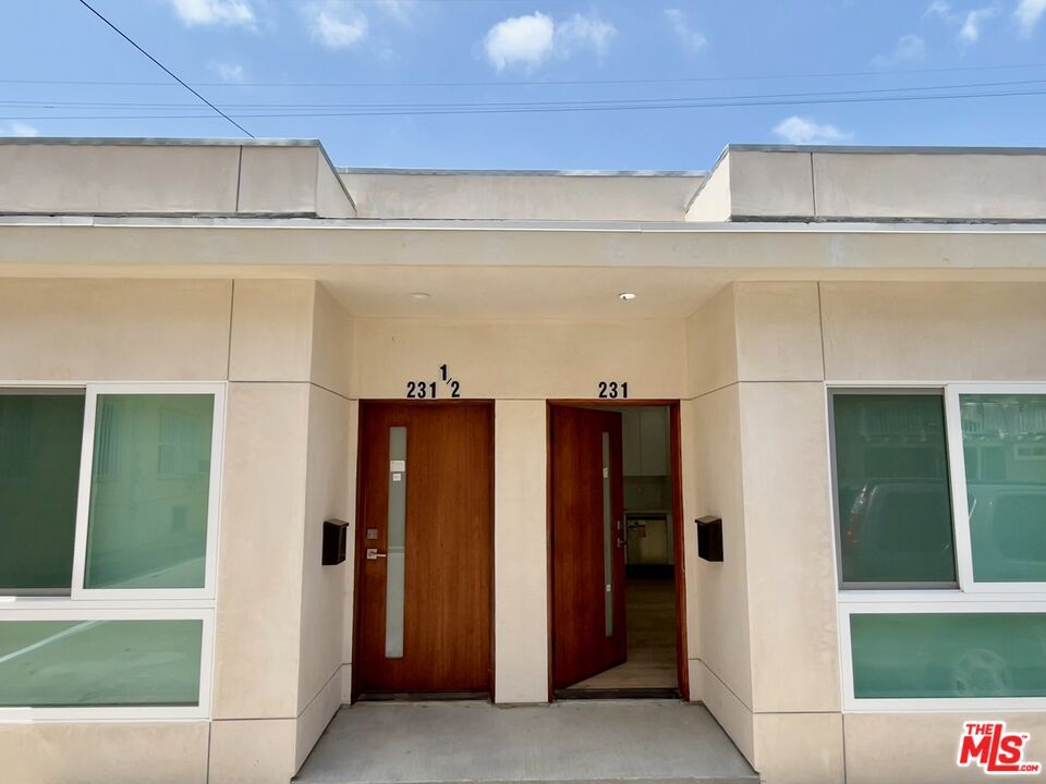 Foto principal - 233 N Berendo St