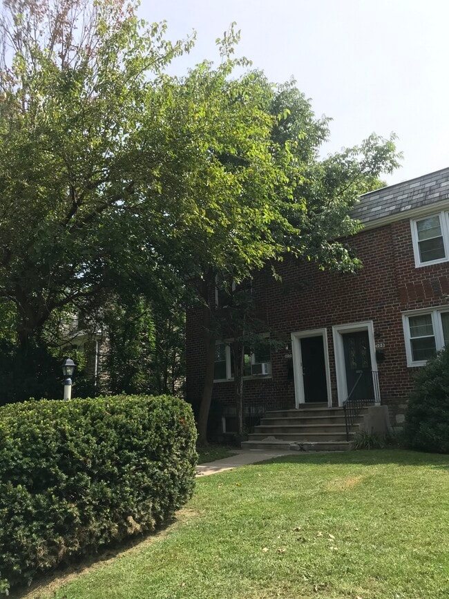 Front - 310 E Evergreen Ave