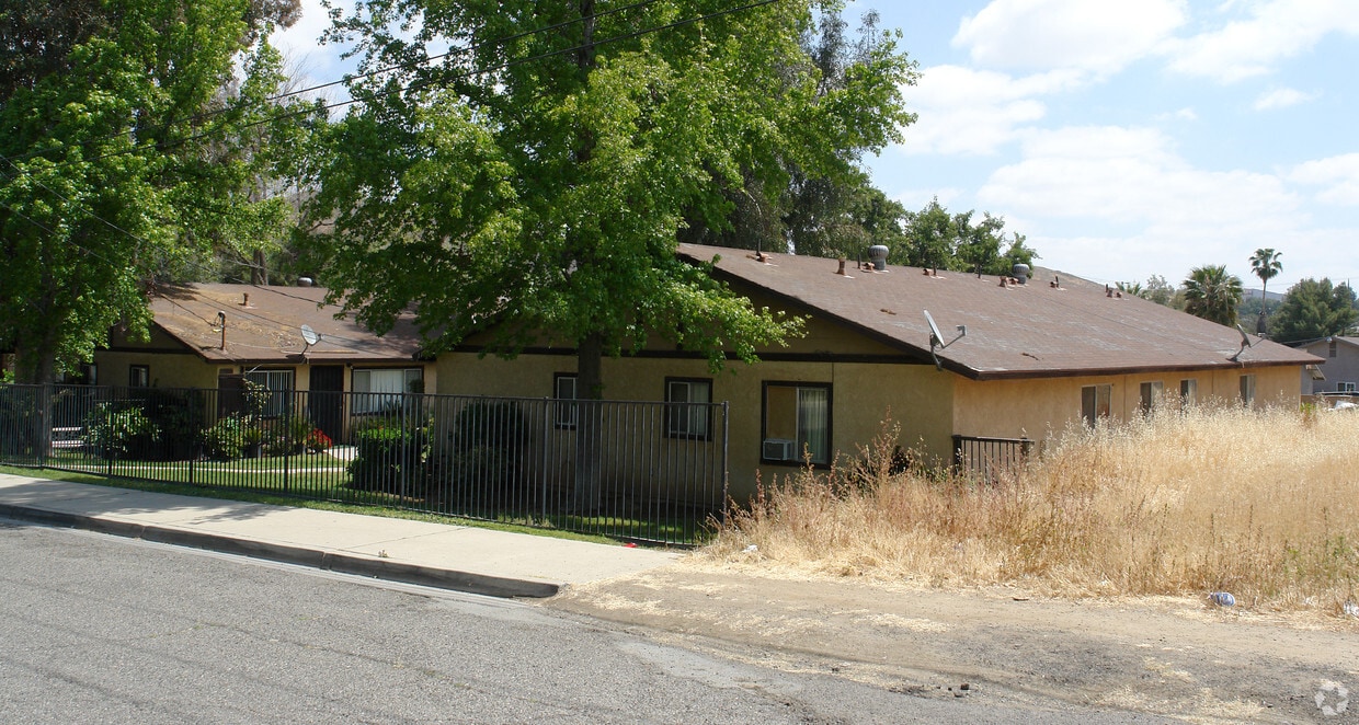 Building Photo - 320 N Poe St