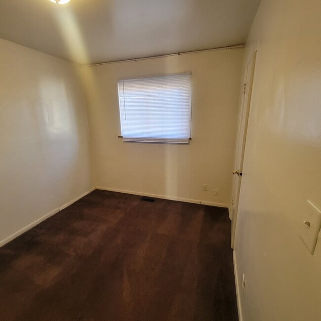 Foto del edificio - Devington Area 3BR House w/Garage!