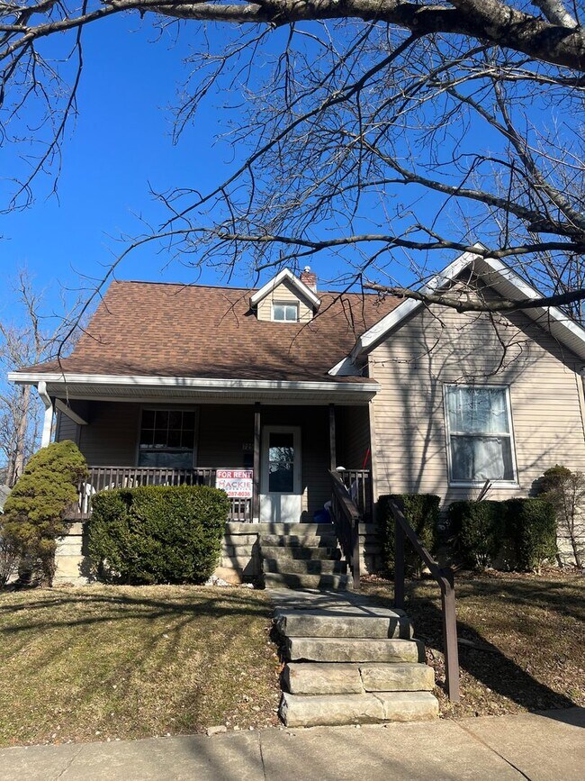 Foto del edificio - PRICE REDUCED!! - 5 BR / 2 BA House Near Bryan Park - Available AUGUST 2026!