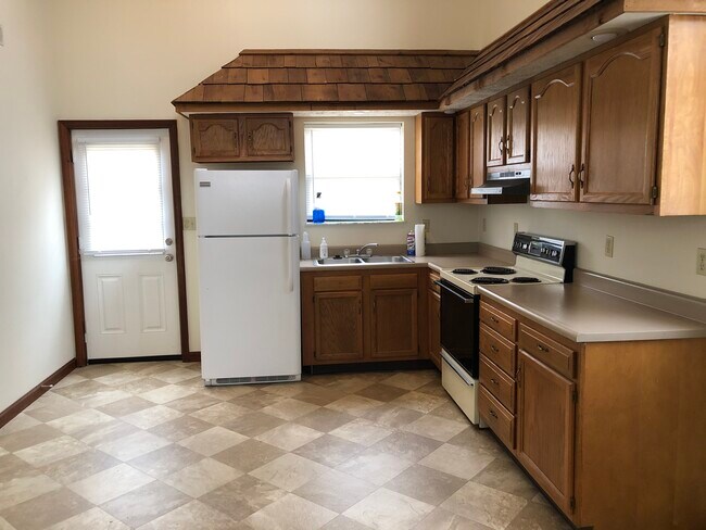 Kitchen - 2201 Spring Valley Dr