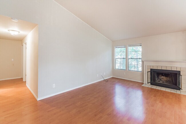 Building Photo - 7604 Concord Ln NE