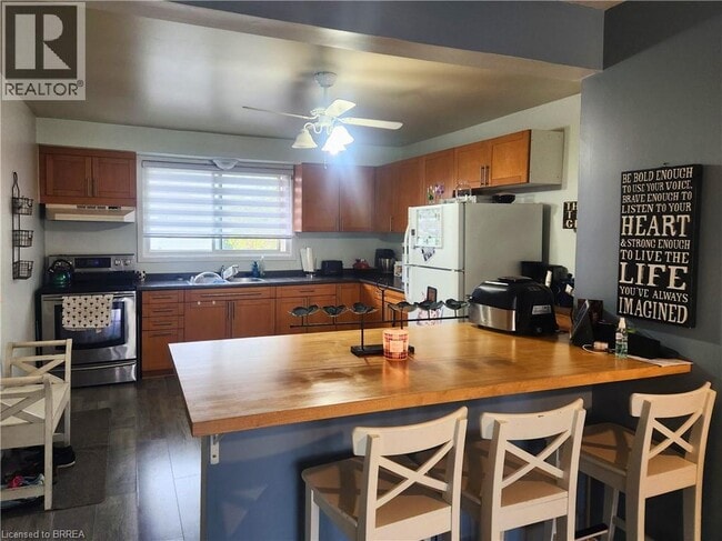 Building Photo - 85 Lyndhurst St