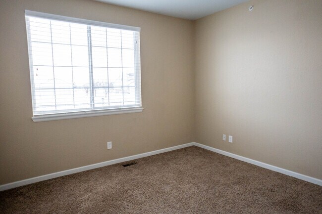 Foto del edificio - 8153 E 157th Ct