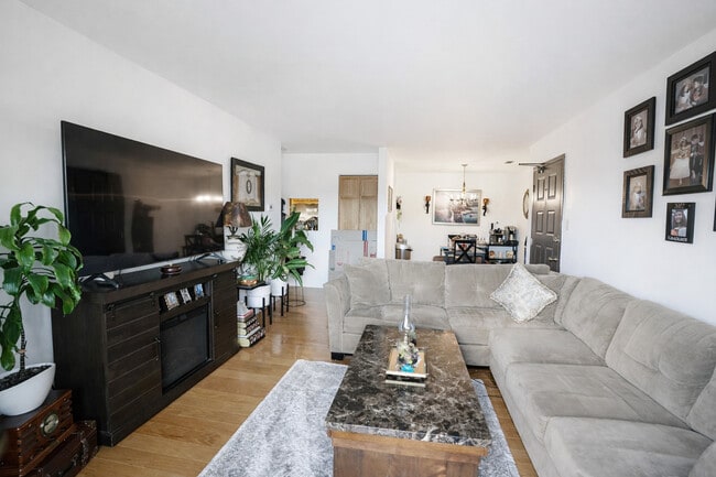 Building Photo - 1486 Stonebridge Cir