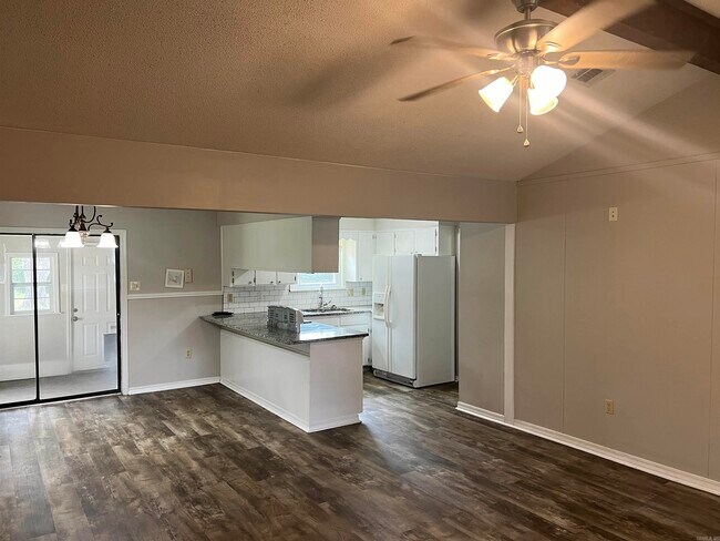 Building Photo - 1317 Hillcrest Dr