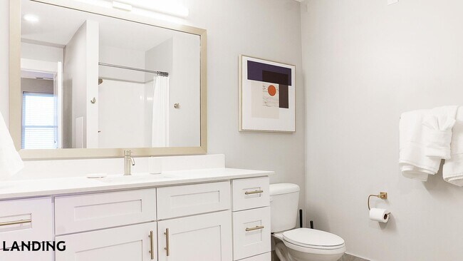 Foto del edificio - 335 W 9th St