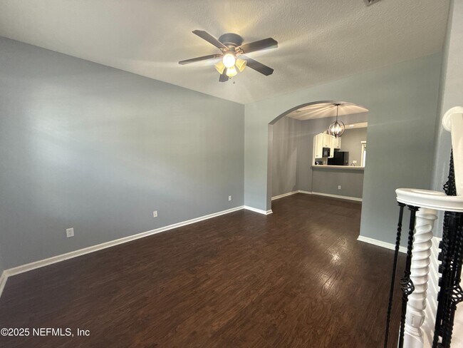 Foto del edificio - 6162 High Tide Blvd