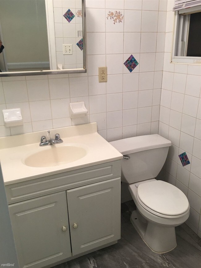 Building Photo - 7007 Myrtle Ave