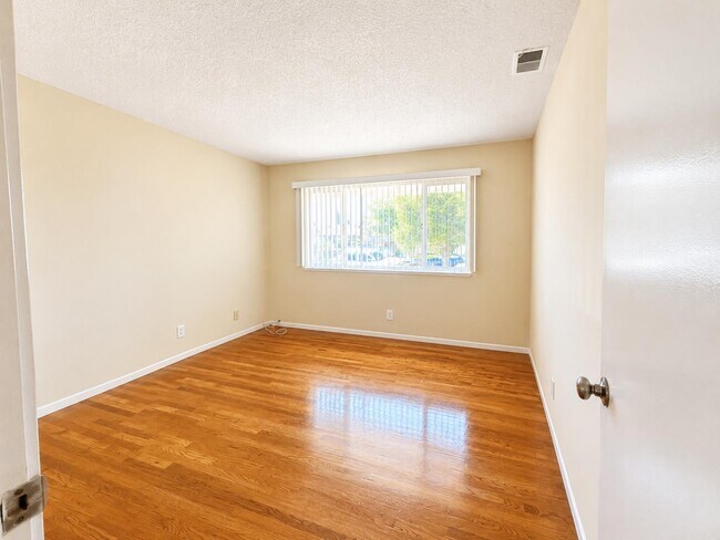 Building Photo - 137 Washington Dr