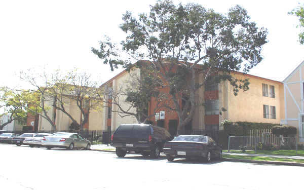 Foto del edificio - 1585-1595 Chestnut Ave