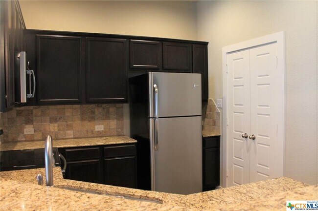 Building Photo - 521 Creekside Forest