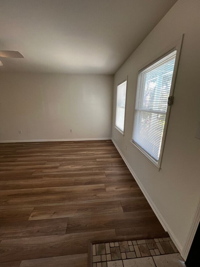 Building Photo - 2-Bedroom Rental on Ladies Island