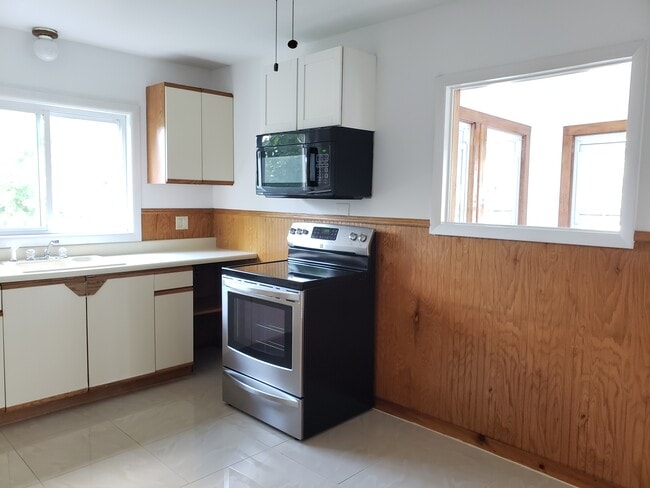 Building Photo - 638 Sergeant Palmateer Way