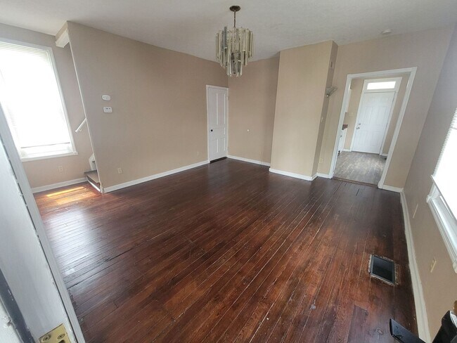 Building Photo - 2339 Freeman Ave 2BR/1.5BA (East Hamilton)