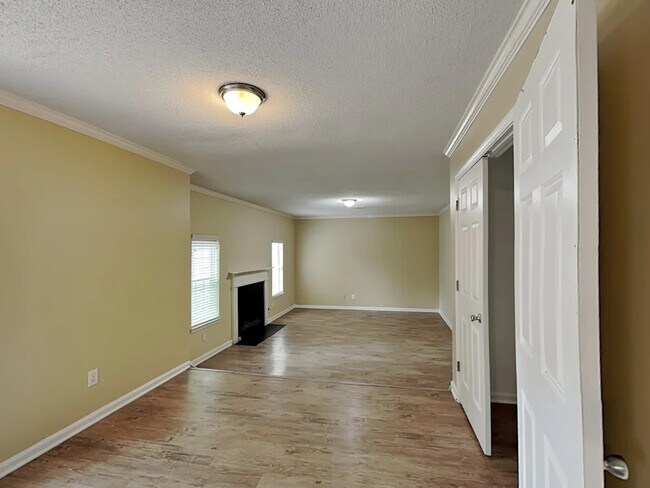 Foto del edificio - 408 Leafmore Rd SW