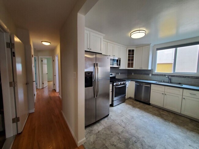 Building Photo - Renovated Daly City 3x2 Single Family Home
