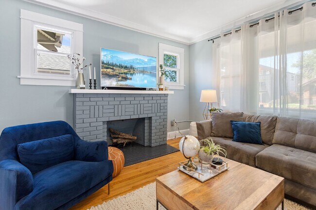 Building Photo - Amazing Home Near Sloan's Lake