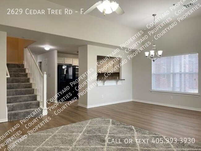Building Photo - Townhome in great location