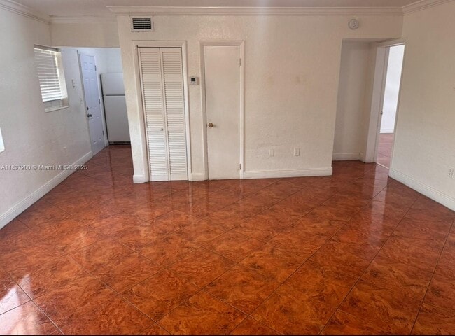 Building Photo - 1230 W 54th St