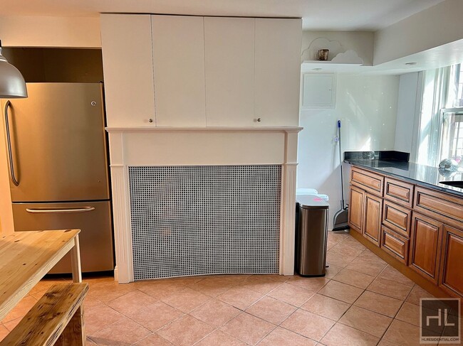 Foto del edificio - 1BR 1BA Private Garden Level Floor Through...