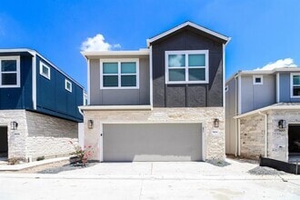 Building Photo - 9824 Rugged Oaks Dr