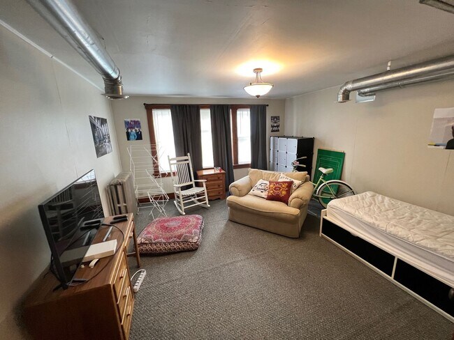 Building Photo - 2 bedroom 1 bath in Central Manhattan, KS ...