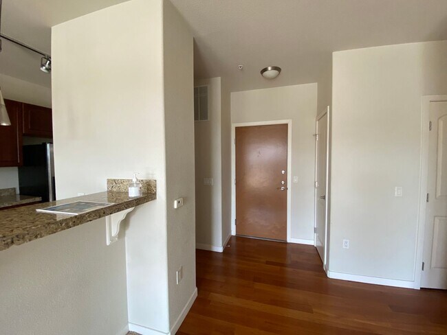 Building Photo - Cozy 2B/2B Condo with Mountain View