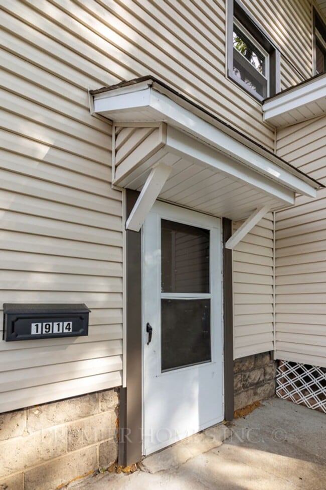 Foto del edificio - 3 Bed Home with Private Parking & Yard – $1,495/mo