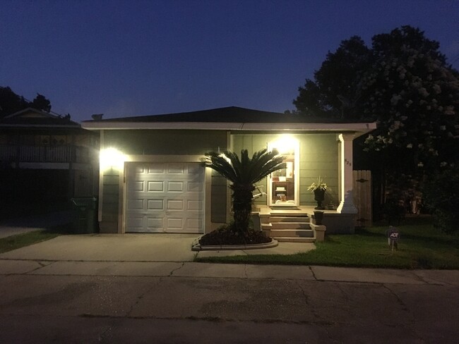 Foto del edificio - 525 Maple Ave
