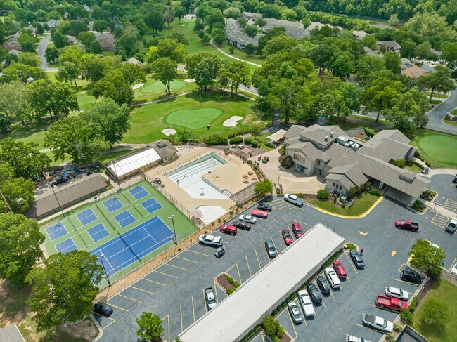 Canchas deportivas, piscinas y casa club - 109 Lancashire Dr