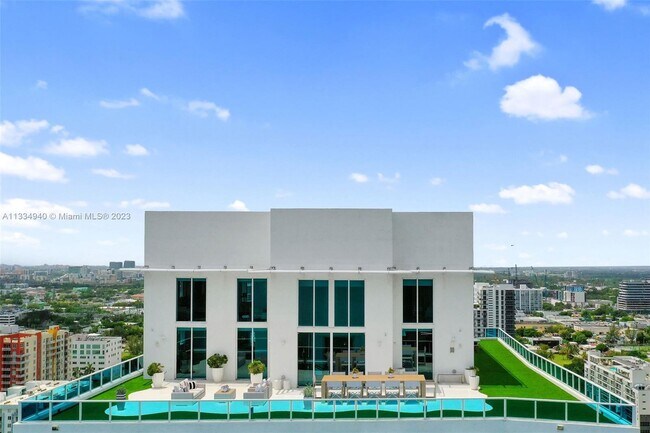Foto del edificio - 700 NE 25th St